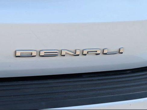 Used 2021 GMC Yukon Denali w/ Denali Premium Package AWD/4WD image 8