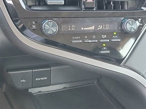 Used 2023 Toyota Camry SE image 17
