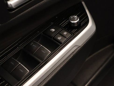 Certified 2025 Toyota Sienna XSE image 11