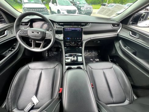 Used 2023 Jeep Grand Cherokee Limited AWD/4WD image 7