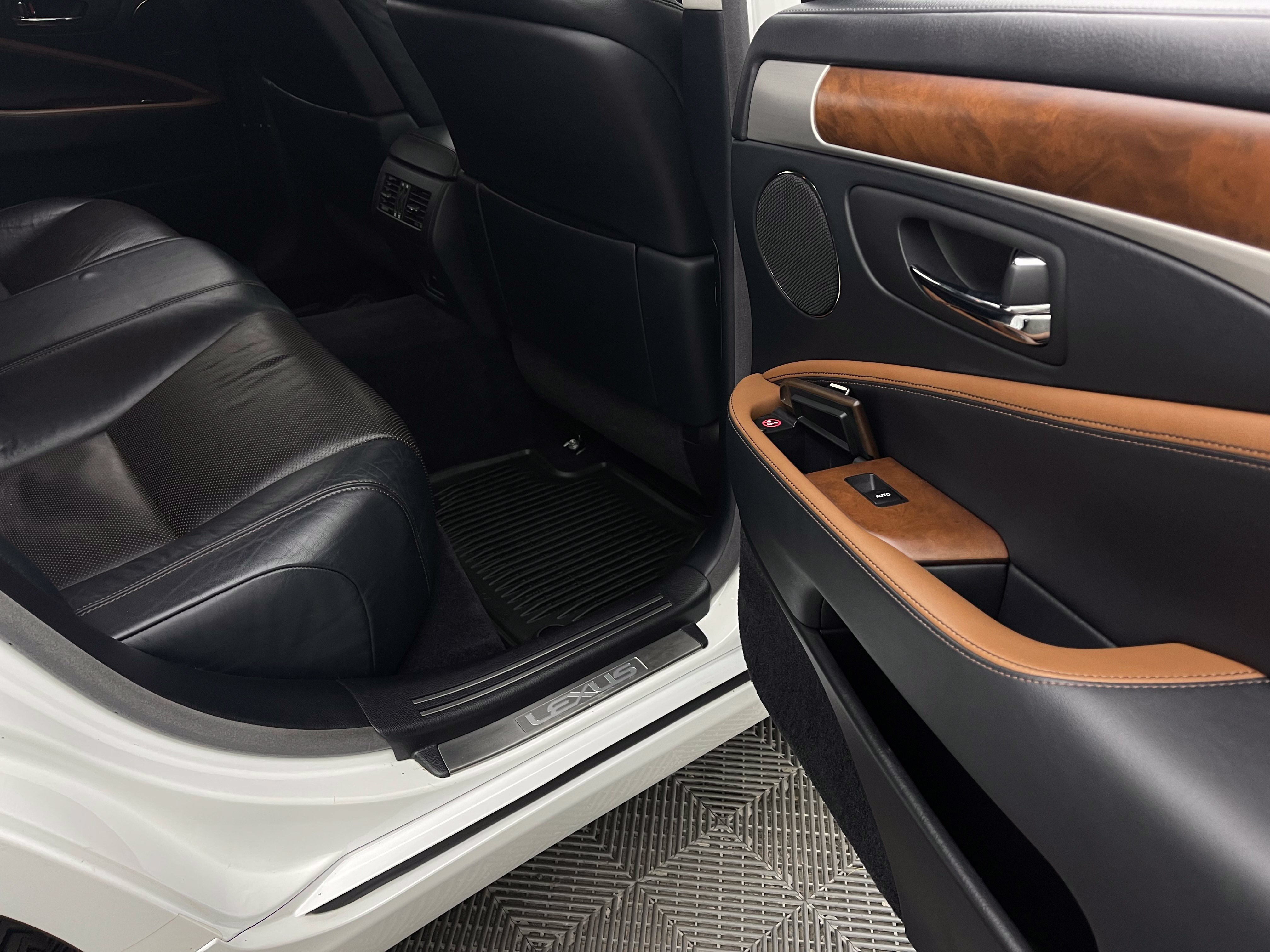 Used 2013 Lexus LS 460 AWD w/ Comfort Pkg image 38