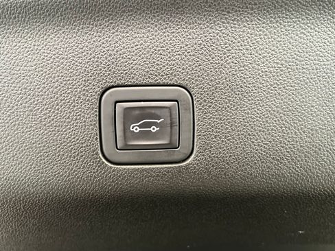 Used 2025 Chevrolet Suburban High Country image 47