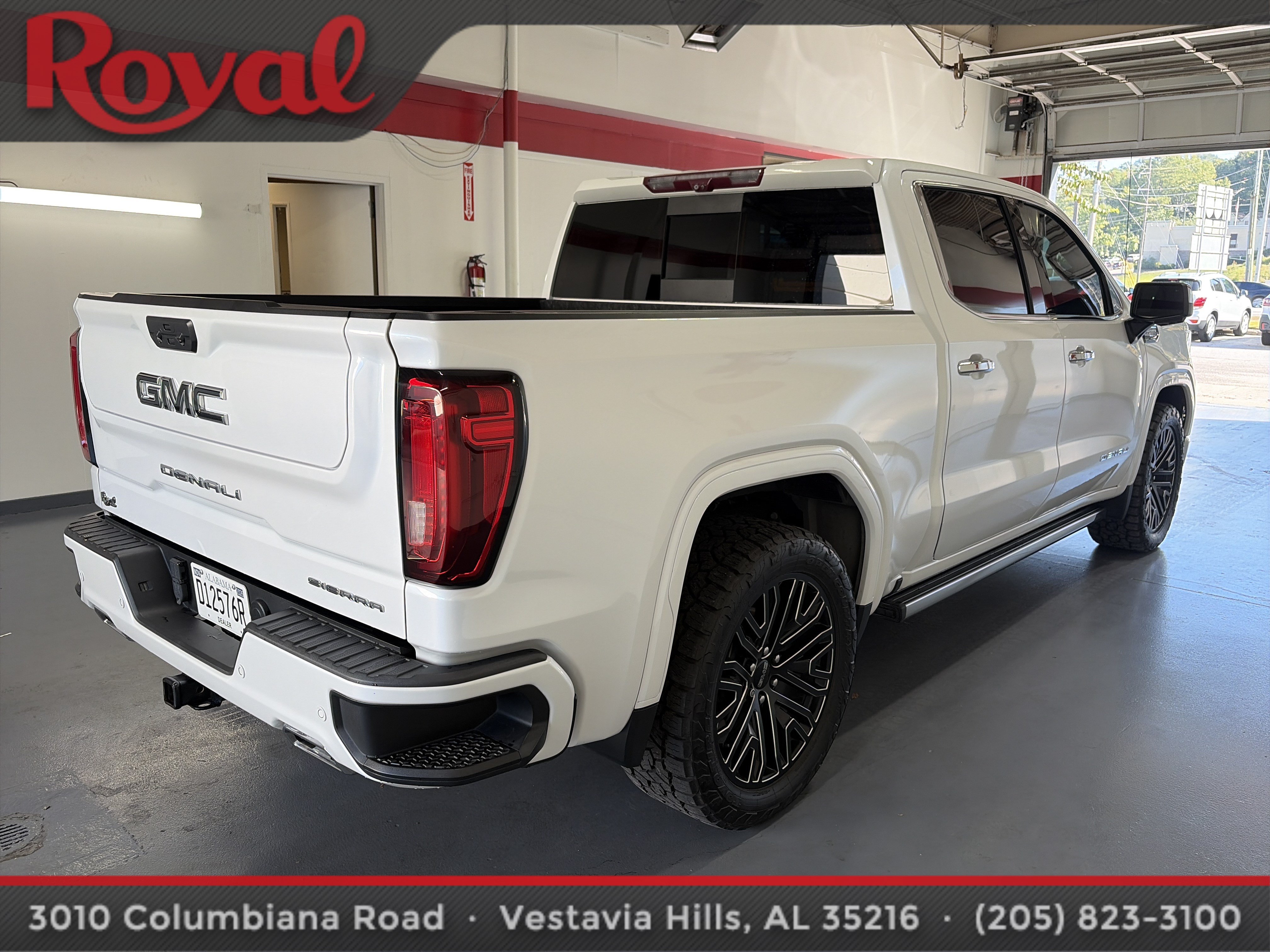 Used 2022 GMC Sierra 1500 Denali Ultimate AWD/4WD image 4