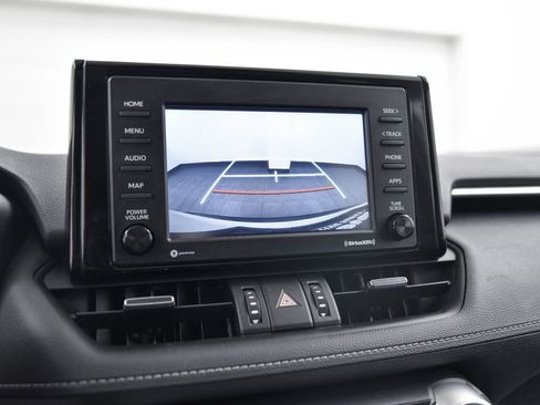 Used 2021 Toyota RAV4 XLE Premium image 19