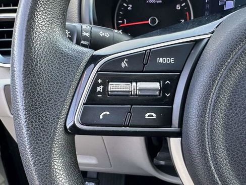 Used 2020 Kia Sportage LX image 9