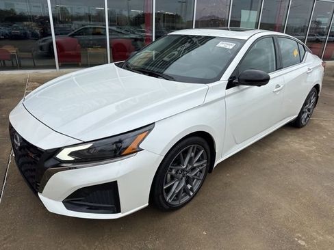 Certified 2024 Nissan Altima 2.0 SR image 6