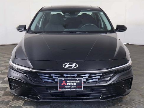 Used 2025 Hyundai Elantra SEL FWD image 11