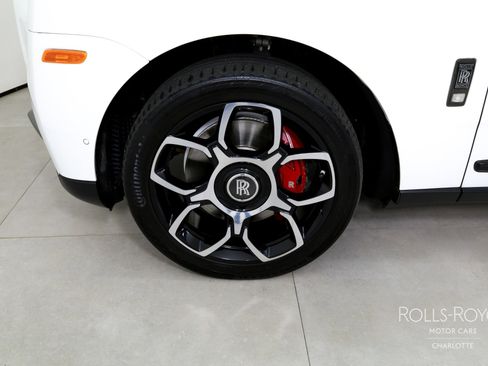 Used 2021 Rolls-Royce Cullinan Black Badge image 42