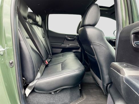 Used 2022 Toyota Tacoma TRD Off-Road w/ TRD Premium Off Road Package image 25