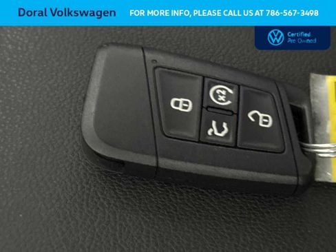 Used 2025 Volkswagen Taos SEL AWD/4WD image 28