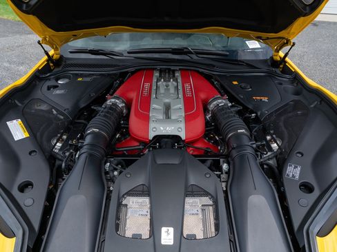 Used 2019 Ferrari 812 Superfast RWD image 22