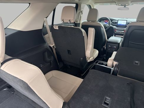 Used 2020 Ford Explorer XLT w/ Equipment Group 202A image 27