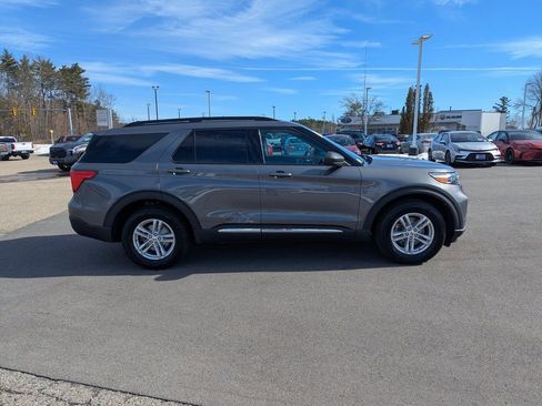 Used 2021 Ford Explorer XLT image 6