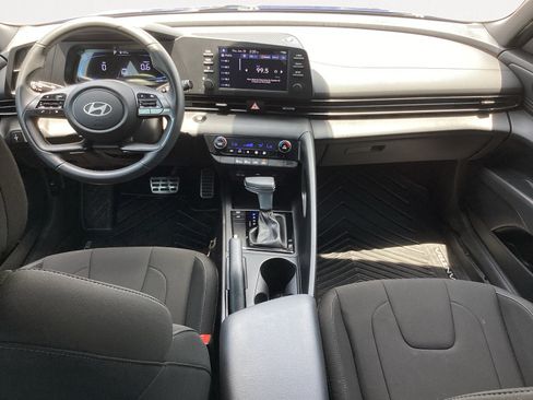 Used 2025 Hyundai Elantra Sport FWD image 4