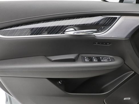 Used 2025 Cadillac XT6 Premium Luxury image 17