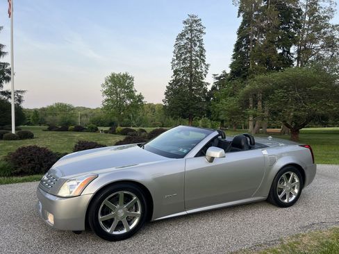 Used 2004 Cadillac XLR RWD image 5