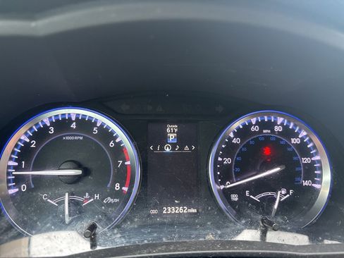 Used 2014 Toyota Highlander XLE image 1