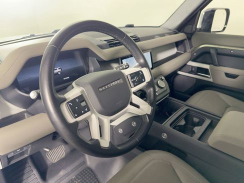 Used 2023 Land Rover Defender 110 SE image 4