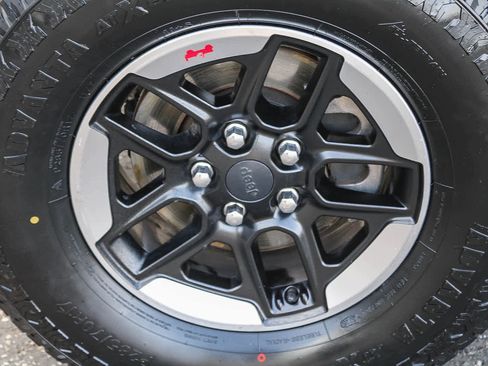 Used 2020 Jeep Wrangler Unlimited Rubicon AWD/4WD image 9