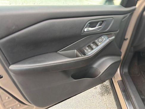 Used 2024 Nissan Rogue SV FWD image 16