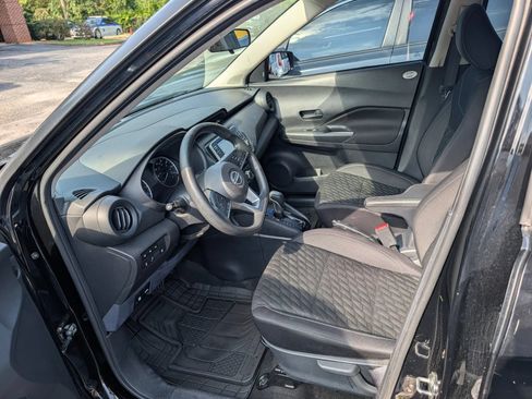 Used 2022 Nissan Kicks S FWD image 6