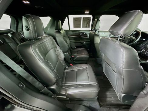 Used 2019 Ford Explorer Platinum AWD/4WD image 37
