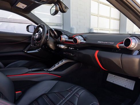 Used 2018 Ferrari 812 Superfast RWD image 30