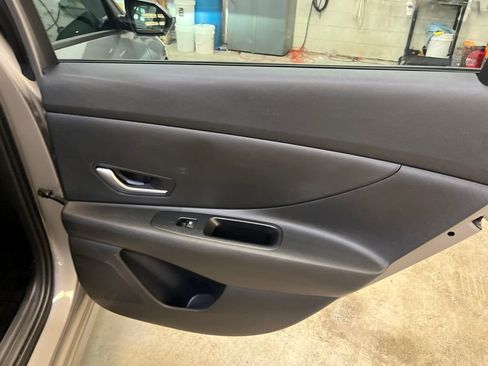 Used 2025 Hyundai Elantra Hybrid FWD image 26