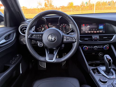 Certified 2022 Alfa Romeo Giulia Veloce image 18