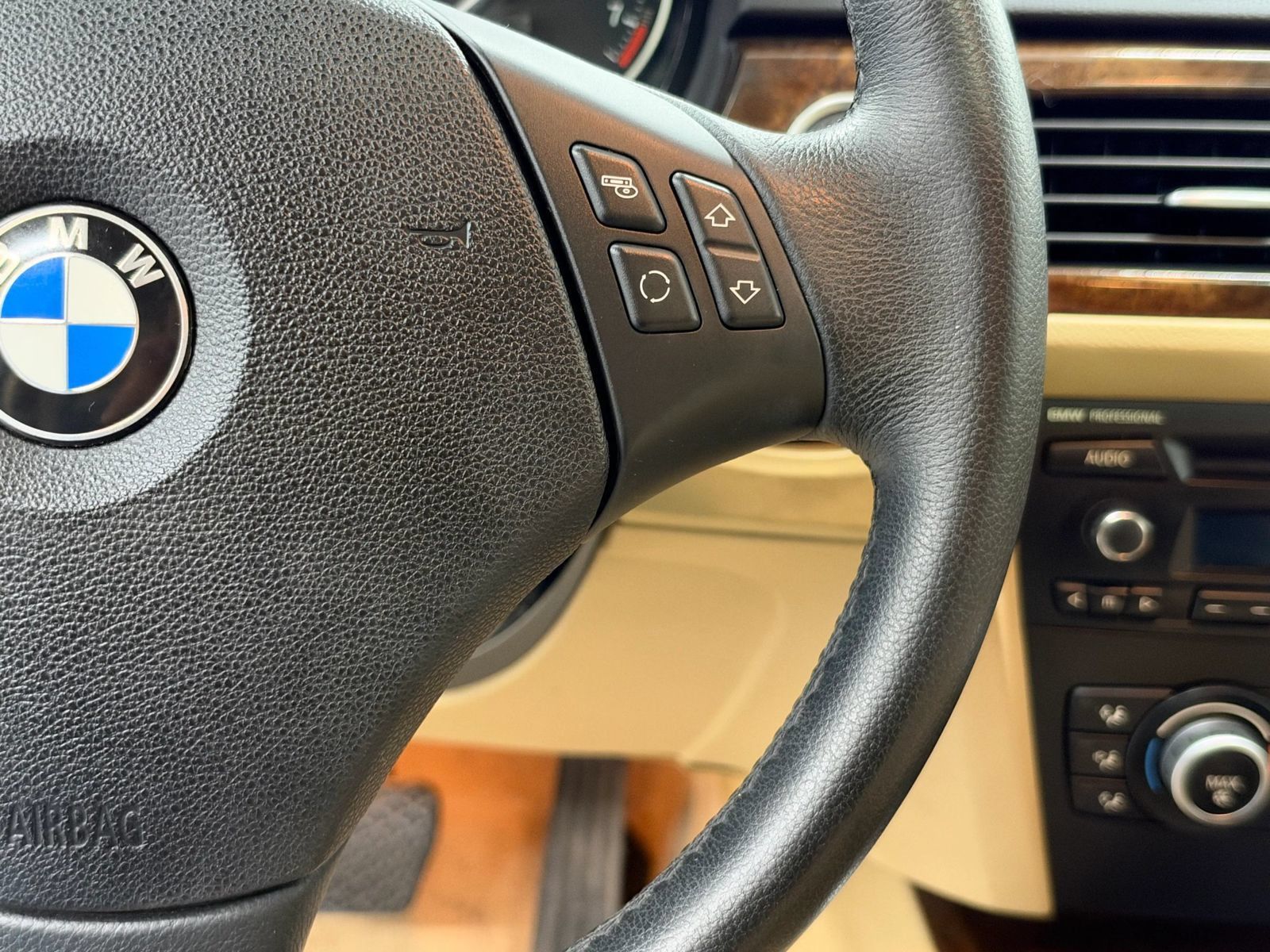 Used 2010 BMW 328i Sedan RWD image 26