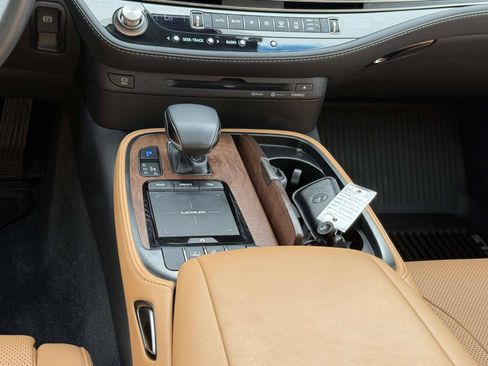 Used 2022 Lexus LS 500 AWD w/ Accessory Package (Z1) image 19