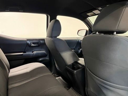 Used 2018 Toyota Tacoma TRD Sport w/ Technology Package image 14