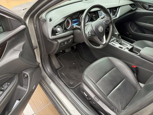 Used 2018 Buick Regal Essence w/ Driver Confidence Package #1 image 6