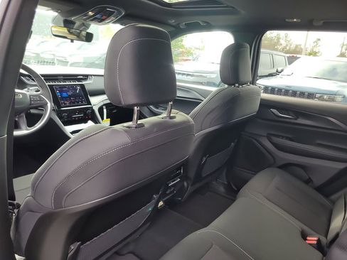 New 2026 Jeep Grand Cherokee Laredo image 12