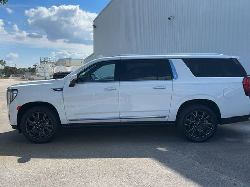 Used 2024 GMC Yukon XL Denali AWD/4WD image 4