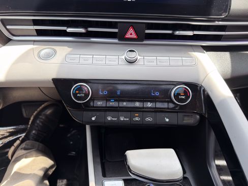 Used 2024 Hyundai Elantra Limited FWD image 32