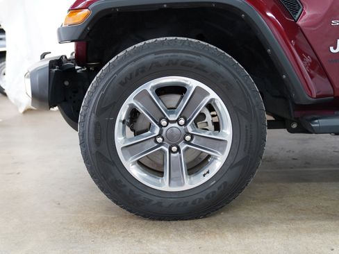 Used 2022 Jeep Wrangler Unlimited Sahara w/ Cold Weather Group AWD/4WD image 15