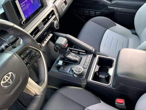 Used 2024 Toyota Tacoma TRD Off-Road image 15