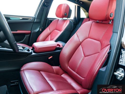 Used 2023 Porsche Macan BASE image 12