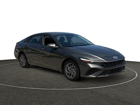 Certified 2024 Hyundai Elantra SEL FWD image 9