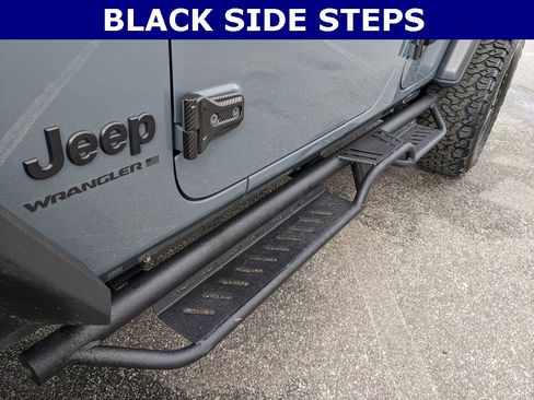 Used 2025 Jeep Wrangler Willys image 5