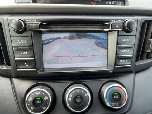 Used 2017 Toyota RAV4 LE FWD image 18