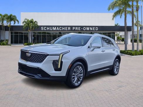 Used 2024 Cadillac XT4 Premium Luxury w/ Technology Package image 3