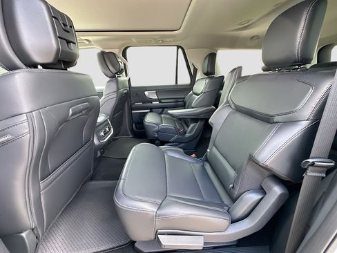 New 2026 Ford Expedition Max Platinum w/ Driver's Package AWD/4WD image 17
