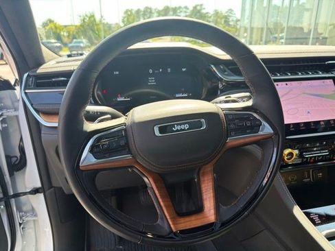Used 2025 Jeep Grand Cherokee L Summit AWD/4WD image 16