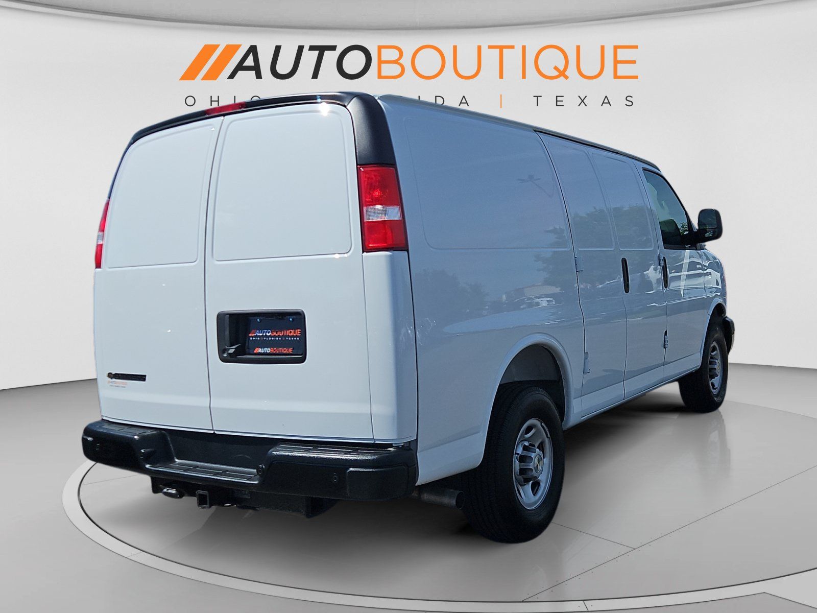 Used 2025 Chevrolet Express 2500 w/ Enhanced Convenience Package RWD image 10