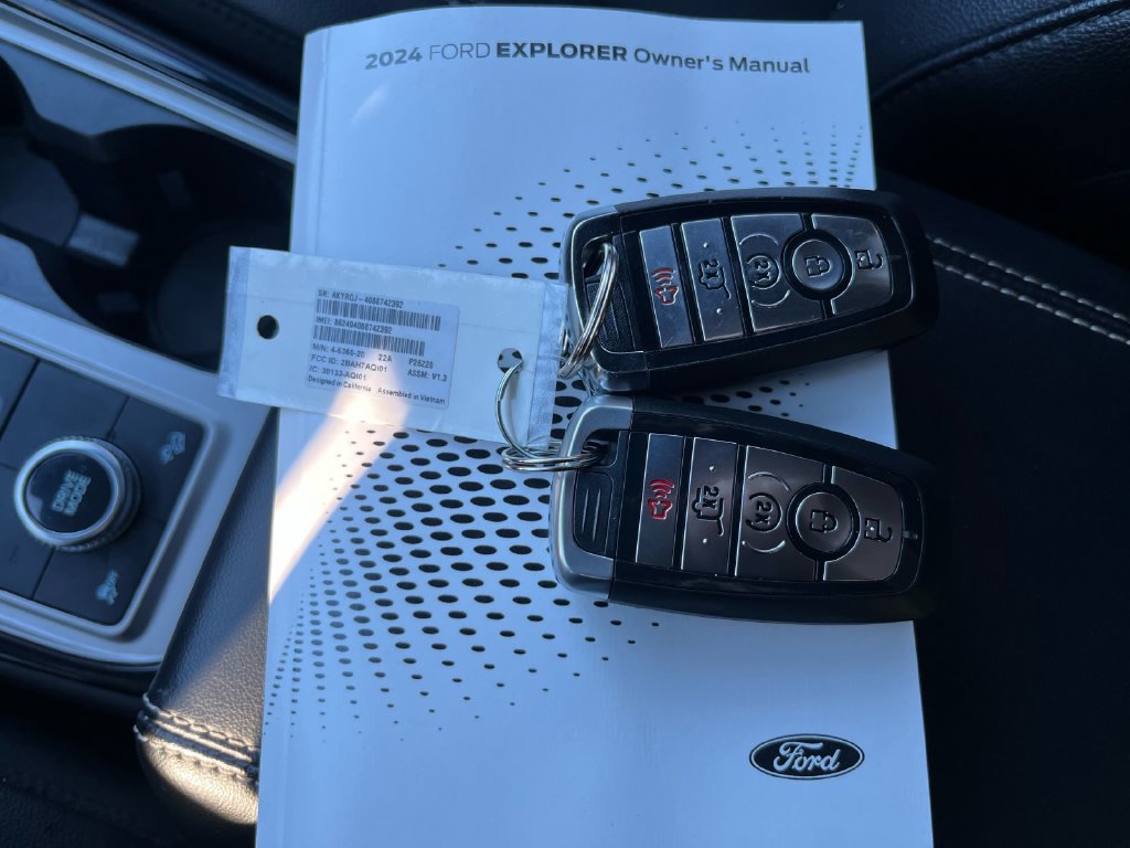 Used 2024 Ford Explorer ST w/ Equipment Group 401A AWD/4WD image 9
