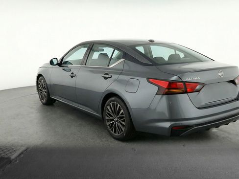 Used 2025 Nissan Altima 2.5 SV image 6