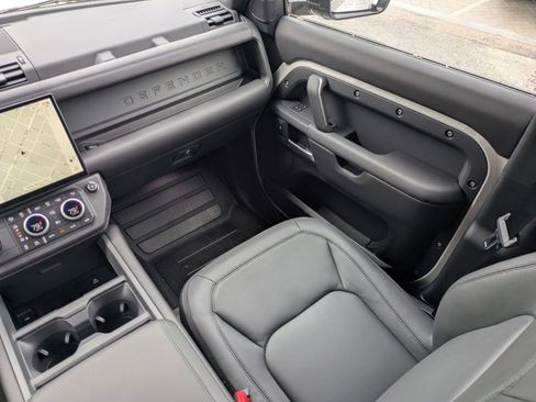 New 2026 Land Rover Defender 110 X-Dynamic SE image 28