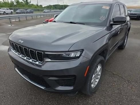 Used 2023 Jeep Grand Cherokee Laredo w/ Luxury Tech Group I AWD/4WD image 2